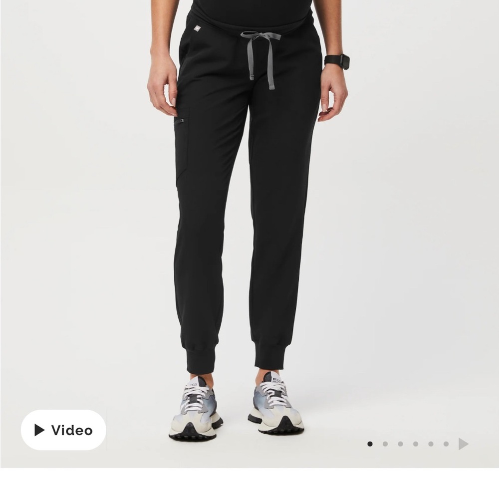 FIGS Zamora Maternity Jogger Scrub Pants